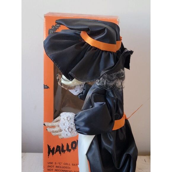 Vintage Halloween witch AS IS skull figure scary prop home decor - Picture 13 of 14